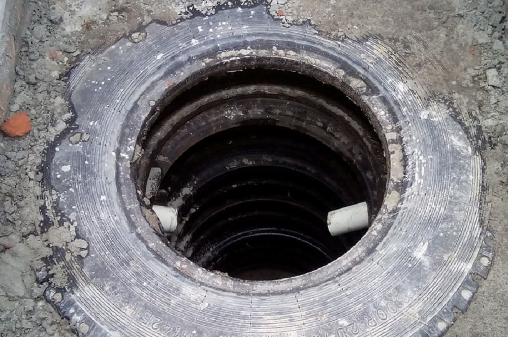 Прокладка труб внешней канализации на участке с большим уклоном